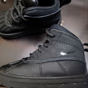 Nike toddler size 7c sneakerboots